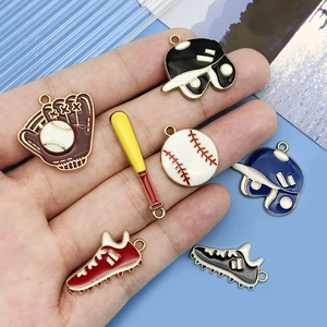 Bunte Emaille-Anhänger mit Baseball-Motiven wie Handschuhe und Helme für DIY-Schmucksets