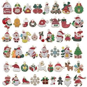 Mezcla de 50 colgantes navideños de esmalte con Papá Noel, renos y copos de nieve
