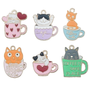 Set di sei ciondoli in lega a forma di gatto e tazza di caffè per gioielli fai da te