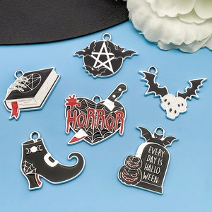 Gothik Halloween Emaille Zinklegierung Anhänger Für DIY Schmuckherstellung Pentagramm Fledermaus Zauberbuch Herz Hexenschuh Charms