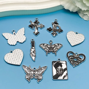 Set de dijes góticos de aleación de plata con calavera cruz mariposa y corazón