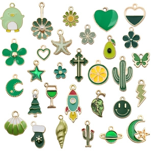 Grün-goldene Emaille-Anhänger für DIY-Schmuck mit Tier- und Pflanzenmotiven