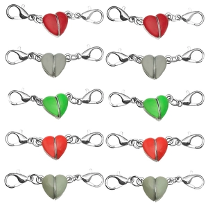 Set di 10 chiusure magnetiche a cuore per gioielli nei colori rosso, verde e argento