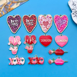 Roze hart en LOVE luchtballon bedeltjes voor Valentijnsdag DIY sieraden en sleutelhangers