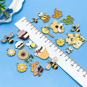 Dijes de Aleación de Esmalte de Abeja Amarilla Tarro de Miel para Hacer Joyas DIY Lindo Dibujo Animado Flor Casa Llavero Colgante Accesorios