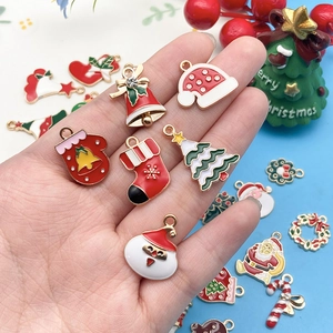 Mix van 50 kerstbedeltjes van emaille met Kerstman en rendier voor DIY-sieraden accessoires
