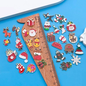 Pack de 30 colgantes navideños de esmalte con Papá Noel y renos para bisutería DIY