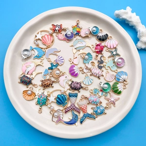 Lot de breloques océaniques colorées avec tortues et dauphins pour la création de bijoux DIY