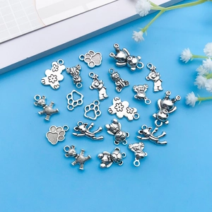 Set de colgantes de oso de peluche y huellas en plata antigua para joyas y accesorios