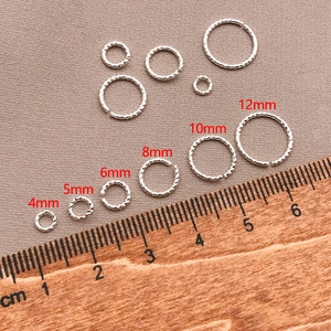 Silberne gedrehte Biegeringe in sechs Größen von 4 mm bis 12 mm für Schmuck