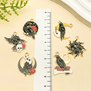 Pendentifs émaillés gothiques Halloween avec corbeau, crâne et lune pour bijoux artisanaux