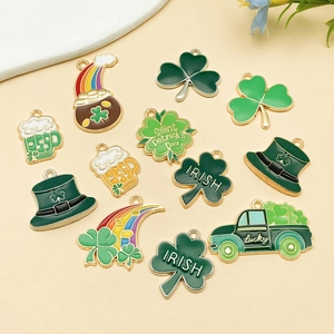 Pendentifs en Alliage de Zinc Émaillé Saint-Patrick pour Fabrication Bijoux DIY Trèfle Chanceux Arc-en-Ciel Chope Bière Chapeau Camion