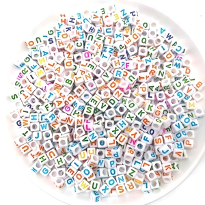 Cuentas cuadradas de letras de acrílico de 6x6mm para joyas DIY y educación infantil