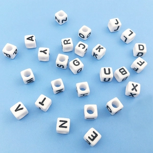 Cuentas de cubo de 6mm de acrílico blanco con letras negras para joyería DIY