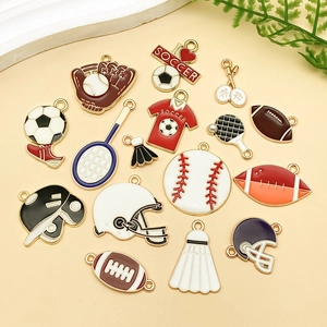 Diverse sport-emaille hangers voor voetbal, basketbal en doe-het-zelf sieraden maken