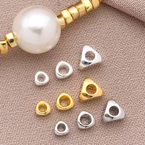 Perles d'espacement triangulaires plaquées or 18 carats pour création de bijoux DIY