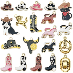 Lot de breloques émaillées style western avec chapeaux, bottes et chevaux pour bijoux DIY