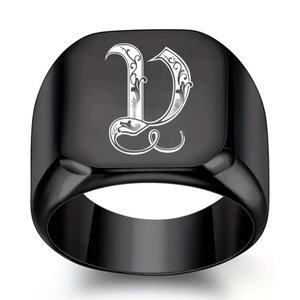Chevalière vintage en acier inoxydable noir avec un design de lettre gothique