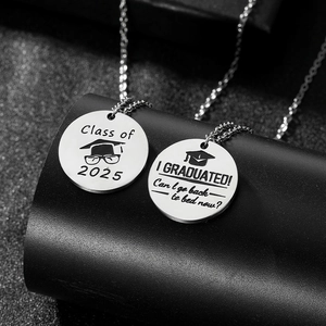 Collier de remise de diplôme 2025 avec pendentifs en acier inoxydable et motifs de mortier