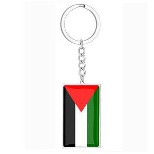Détail du porte-clés drapeau Palestine avec bordure en métal et finition résine époxy