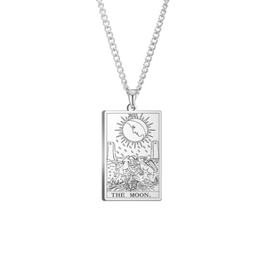 Silberne Edelstahlkette mit Tarot-Anhänger Der Mond XVIII im rechteckigen Design