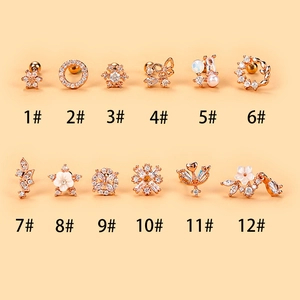 Set di orecchini a lobo in oro rosa con farfalla e fiori con zirconi e perle fini