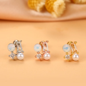 Set di tre orecchini a lobo a fiore con opale, zircone e perla in acciaio inossidabile tre colori