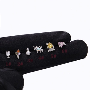 Set di 6 orecchini a perno in acciaio inossidabile con zirconi colorati e fiori