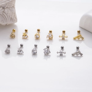 Set di 12 orecchini a perno geometrici in acciaio con zircone bianco e chiusura a vite