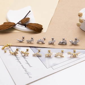 Set di orecchini a lobo geometrici in acciaio inossidabile con zirconi in oro e argento