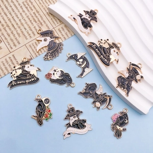 Détail de dix breloques en émail de médecin de la peste pour bijoux DIY au thème gothique