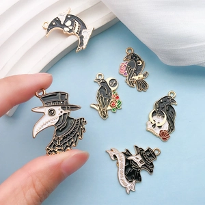 Pendentifs docteur de peste gothiques en alliage doré avec émail pour bijoux DIY