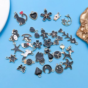Mezcla de 30 colgantes de esmalte negro para joyas DIY y accesorios de llaveros