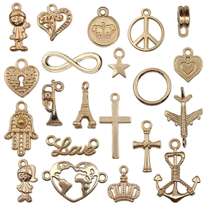 20-piece gold alloy travel charms set with hearts, Eiffel tower, and love pendants