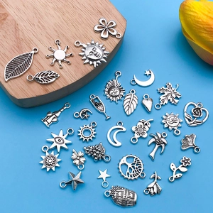 Détails de breloques vintage en alliage argenté avec motifs de fleurs et feuilles DIY