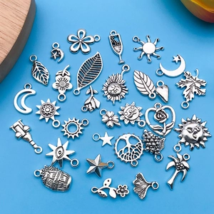 Lot de breloques vintage en alliage d'argent avec motifs de fleurs, feuilles et soleil DIY