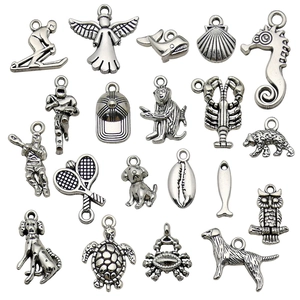 Lot de 20 breloques argentées en forme d'animaux et de sport pour bijoux DIY