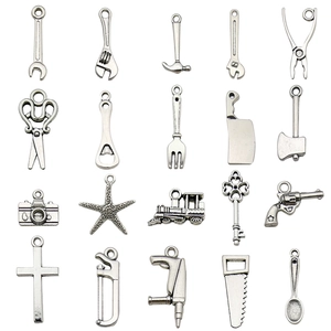 Lot de 20 pendentifs en alliage argent antique avec outils et miniatures domestiques
