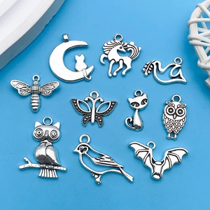 Selezione di ciondoli vintage in lega d'argento con animali e luna per gioielli fai da te