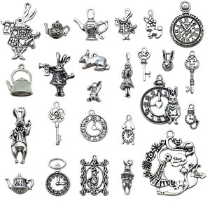 Set de breloques Alice au pays des merveilles vintage argent avec lapin, montre et théière