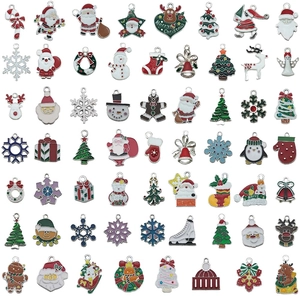 Set de 56 dijes navideños de aleación con Papá Noel y árbol para creación de bisutería