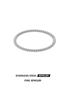 Vue détaillée du bracelet à billes en acier inoxydable avec finition polie et fermoir à charnière