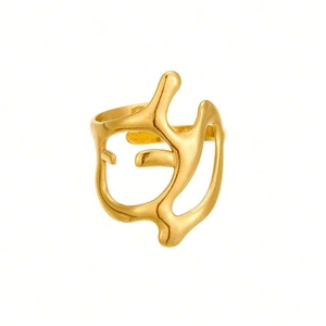 Anillo hueco chapado en oro de 18K irregular con diseño orgánico de metal líquido