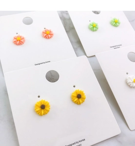 Detail of colorful daisy stud earrings in pink, green, yellow and white S925 silver