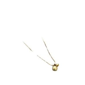 Gouden titanium stalen ketting met matte en gepolijste kralen aan een slangenketting