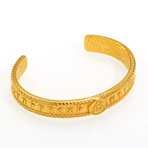 Bracciale Viking dorato con simbolo Valknut e rune norrene in rilievo su metallo