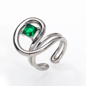 Offener Ring mit hohlen Linien aus 18k vergoldetem Titan und grünem Zirkon-Edelstein