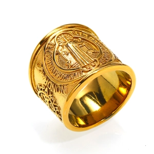 Vintage St. Benedikt Kreuz Ring aus Gold-Edelstahl mit retro-gotischem Relief-Design