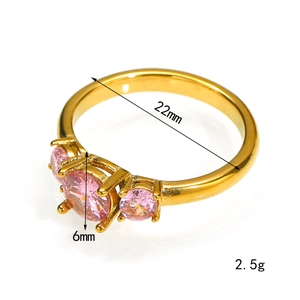 Prachtige 18k goud vergulde roestvrijstalen ring met drie sprankelende roze zirkonen