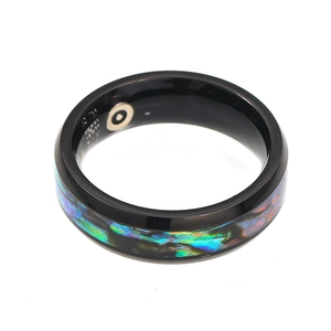Bague connectée avec incrustation en nacre pour suivi cardiaque et du sommeil